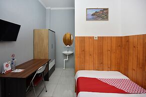 OYO 1303 Golden Inn 2