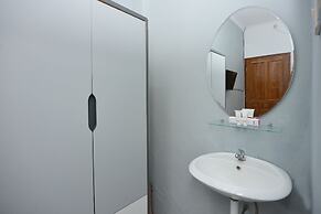 OYO 1303 Golden Inn 2