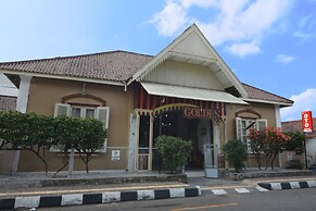 OYO 1303 Golden Inn 2