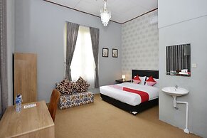 OYO 1303 Golden Inn 2