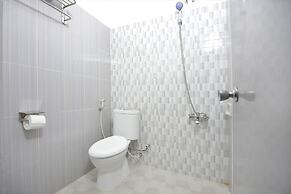 OYO 1303 Golden Inn 2