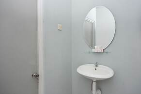 OYO 1303 Golden Inn 2