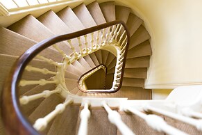 Luxury Apartments - Queen Circus