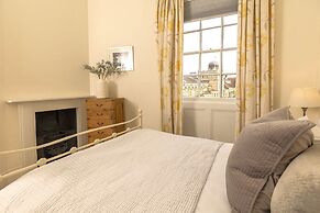 Luxury Apartments - Queen Circus