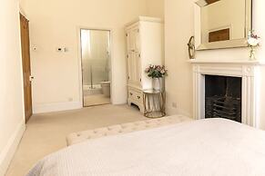 Luxury Apartments - Queen Circus