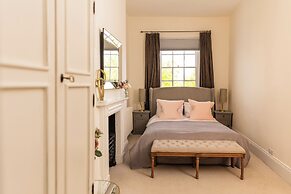 Luxury Apartments - Queen Circus
