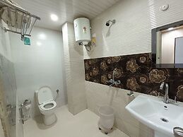 Crystal LakeView Homestay