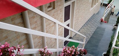 Crystal LakeView Homestay