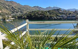 Crystal LakeView Homestay