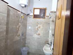 Crystal LakeView Homestay