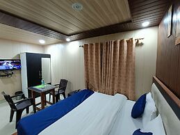 Crystal LakeView Homestay