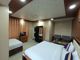 Crystal LakeView Homestay