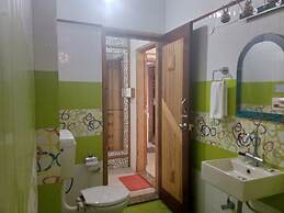 Crystal LakeView Homestay