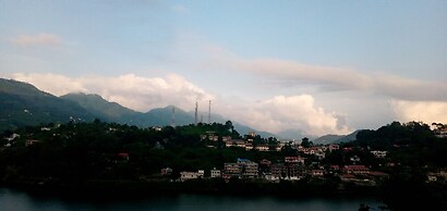 Crystal LakeView Homestay