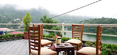 Crystal LakeView Homestay