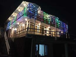 Crystal LakeView Homestay