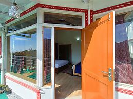 Crystal LakeView Homestay