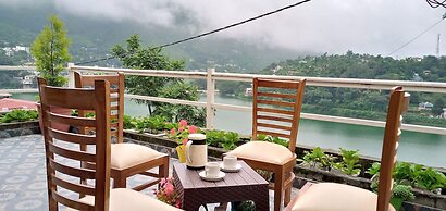 Crystal LakeView Homestay