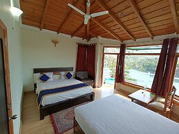 Crystal LakeView Homestay