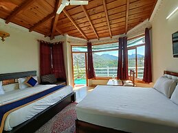 Crystal LakeView Homestay