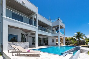 Villa Cosmopolitan by Vacationhit