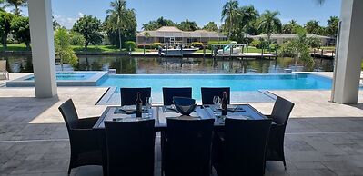 Villa Cosmopolitan by Vacationhit