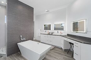 Villa Cosmopolitan by Vacationhit