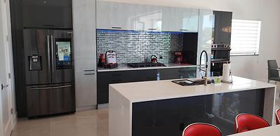 Villa Cosmopolitan by Vacationhit