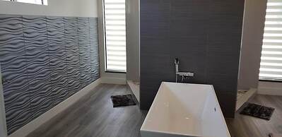 Villa Cosmopolitan by Vacationhit