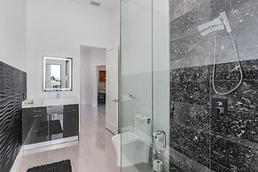 Villa Cosmopolitan by Vacationhit