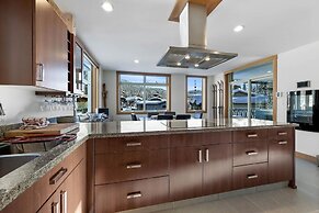 Kookaburra Lodge #302 By Bear Country