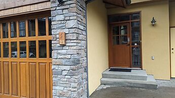 Trails Edge #25 By Bear Country