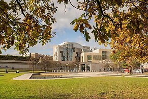 Stunning Royal Mile Old Town Apartment