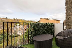 Royal Mile 2BR Apartment Private Balcony