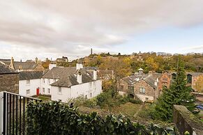 Royal Mile 2BR Apartment Private Balcony
