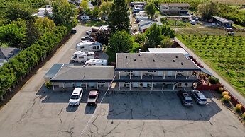 Maple Leaf Motel & RV Resort