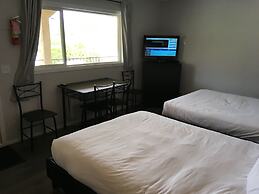 Maple Leaf Motel & RV Resort