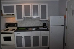 Maple Leaf Motel & RV Resort