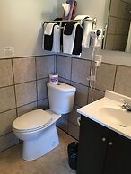 Maple Leaf Motel & RV Resort