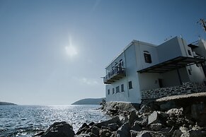 Amorgis Seaside Villa
