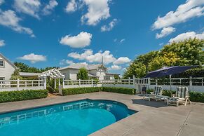 Magnificent Karaka Estate with Swimming Pool