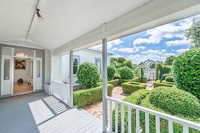 Magnificent Karaka Estate with Swimming Pool