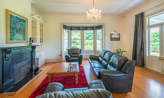 Magnificent Karaka Estate with Swimming Pool