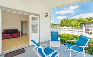 Magnificent Karaka Estate with Swimming Pool
