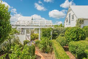 Magnificent Karaka Estate with Swimming Pool
