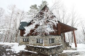 Hakuba Canadian Lodge
