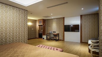 Surreal Motel - Lujhou Branch