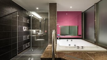 Surreal Motel - Lujhou Branch