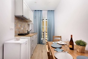 Mezza Volta by Estia