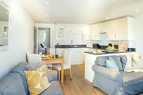 8 Sunday School Court